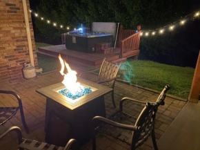 4BR Walk-in - Pool Table - Hot Tub - Fire Pit - FREE TICKETS INCLUDED - DV164